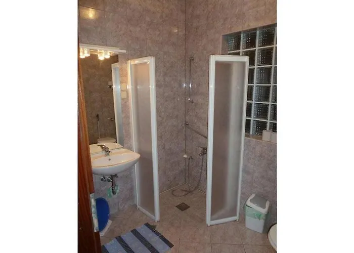 In With Swimming Pool Будинок відпочинку *