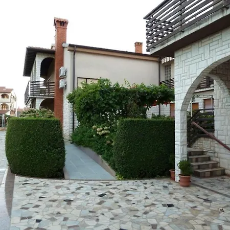 In Pula With Swimming Pool *