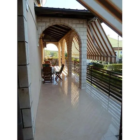 Casa vacanze In Pula With Swimming Pool Pola