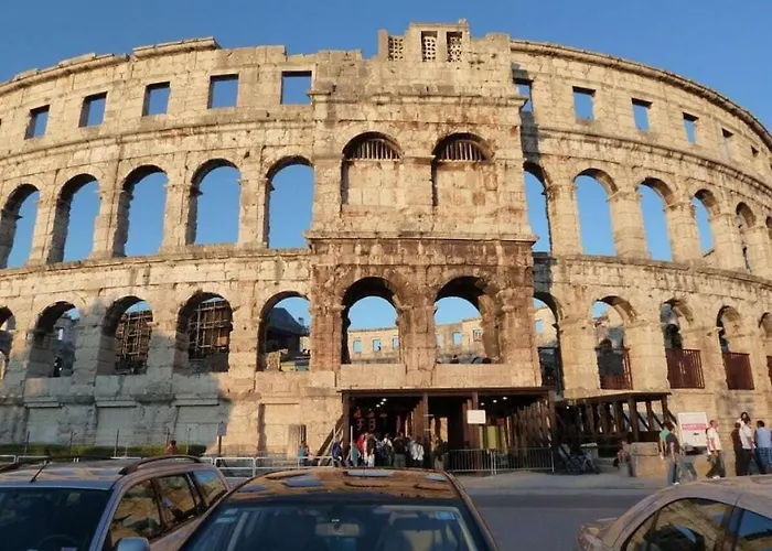 In Pula With Swimming Pool Casa vacanze Pola